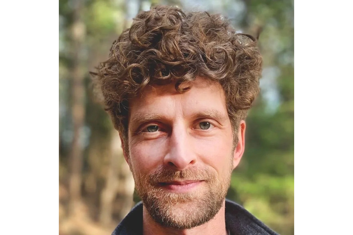 Jonathan Askholm speaking about smell loss and brain health on the Living to 100 Club podcast